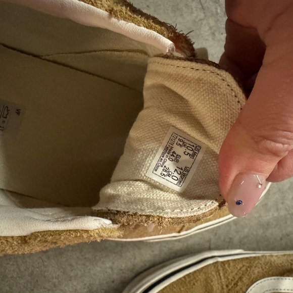 Vans - Picture 3 of 7